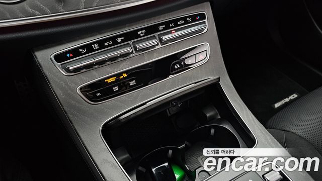 Mercedes-Benz E-Class 2023 — photo 31