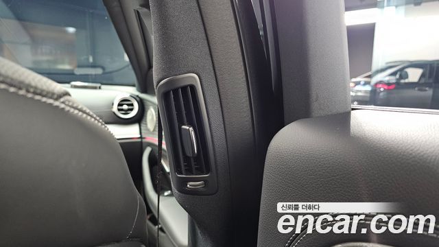 Mercedes-Benz E-Class 2023 — photo 36