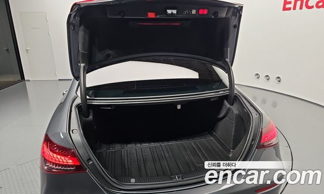 Mercedes-Benz E-Class 2023 — photo 37