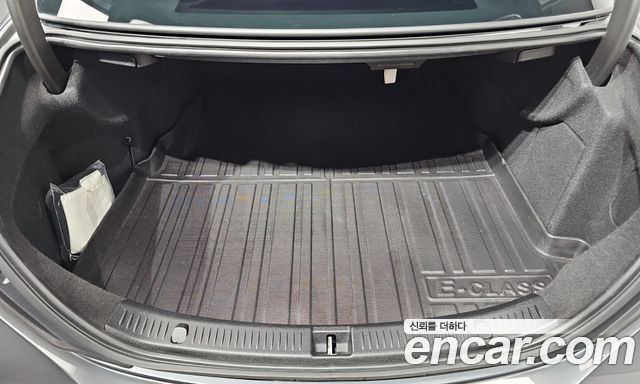 Mercedes-Benz E-Class 2023 — photo 38