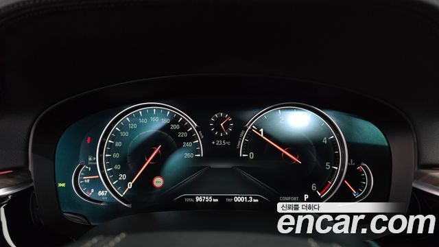 BMW 5-Series 2017 — photo 8