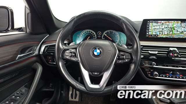 BMW 5-Series 2017 — photo 12