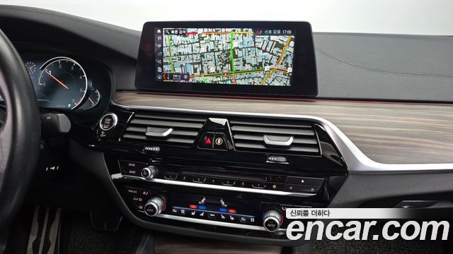 BMW 5-Series 2017 — photo 13