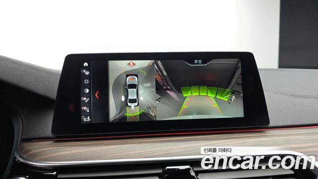BMW 5-Series 2017 — photo 14
