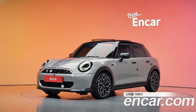 Mini Cooper 2025 — photo 1
