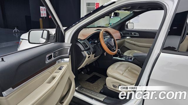 Ford Explorer 2018 — photo 13