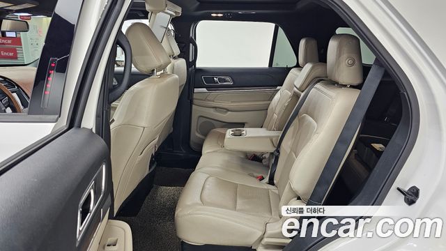 Ford Explorer 2018 — photo 17