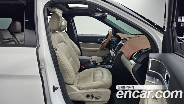 Ford Explorer 2018 — photo 18