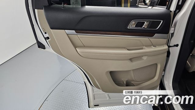 Ford Explorer 2018 — photo 15