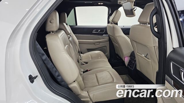 Ford Explorer 2018 — photo 16