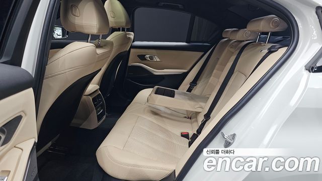 BMW 3-Series 2024 — photo 17