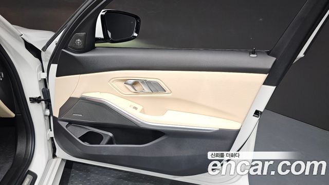 BMW 3-Series 2024 — photo 14