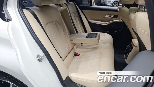 BMW 3-Series 2024 — photo 31