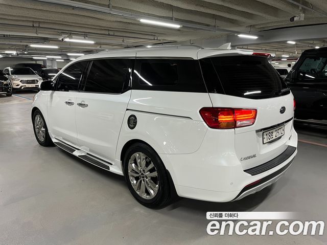 Kia Canival 2015 — photo 3
