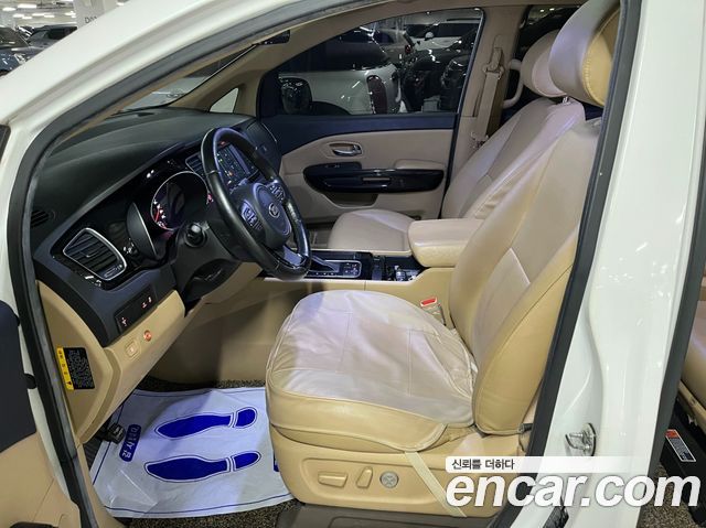 Kia Canival 2015 — photo 6