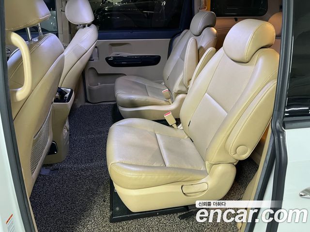 Kia Canival 2015 — photo 7