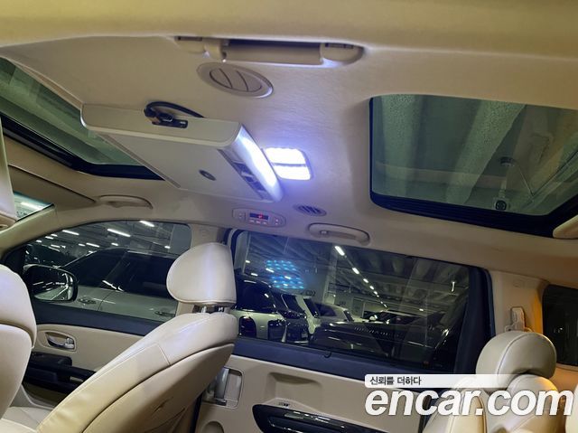 Kia Canival 2015 — photo 14