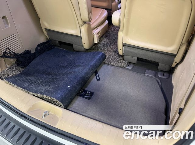 Kia Canival 2015 — photo 16