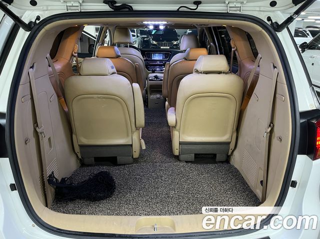 Kia Canival 2015 — photo 17