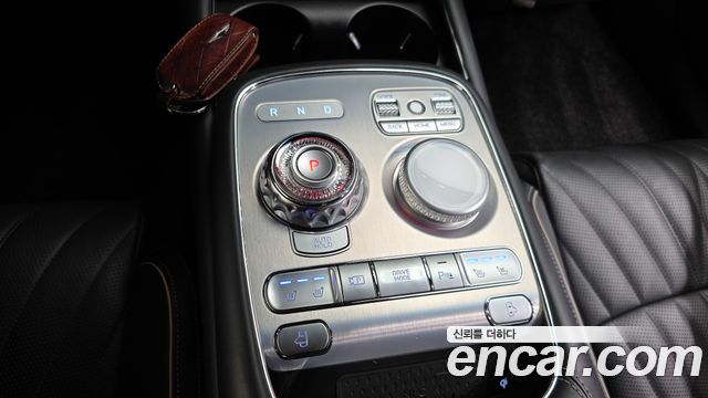Genesis G90 2023 — photo 9