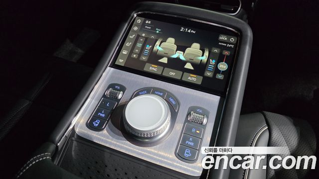 Genesis G90 2023 — photo 18