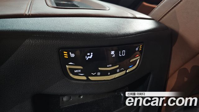 Cadillac Escalade 2019 — photo 18
