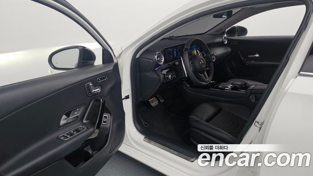 Mercedes-Benz A-Class 2020 — photo 13