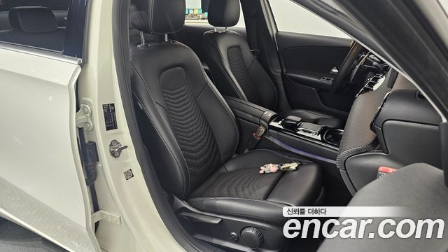 Mercedes-Benz A-Class 2020 — photo 18