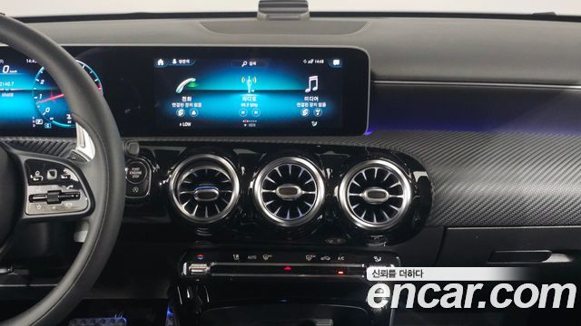 Mercedes-Benz A-Class 2020 — photo 20