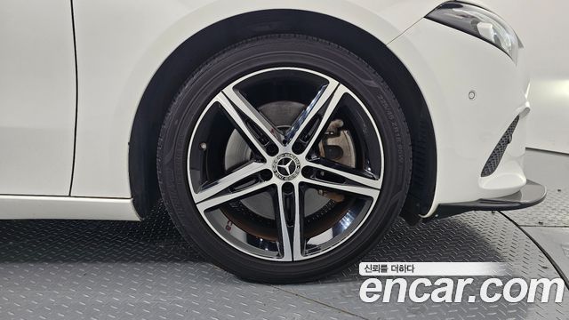 Mercedes-Benz A-Class 2020 — photo 7