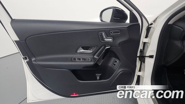 Mercedes-Benz A-Class 2020 — photo 14