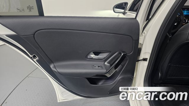 Mercedes-Benz A-Class 2020 — photo 15