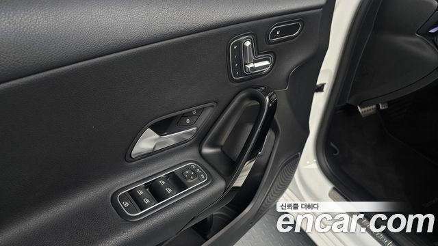 Mercedes-Benz A-Class 2020 — photo 27