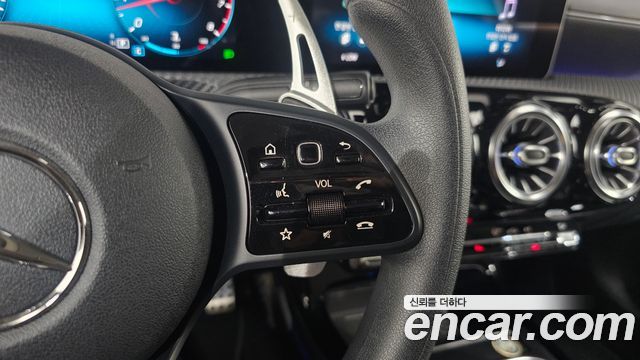 Mercedes-Benz A-Class 2020 — photo 30