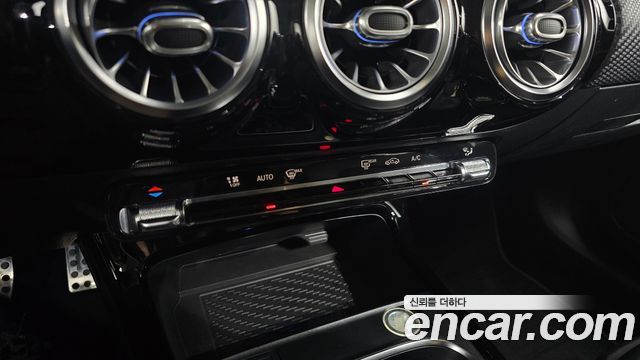 Mercedes-Benz A-Class 2020 — photo 32
