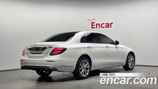Mercedes-Benz E-Class 2017 — photo 2