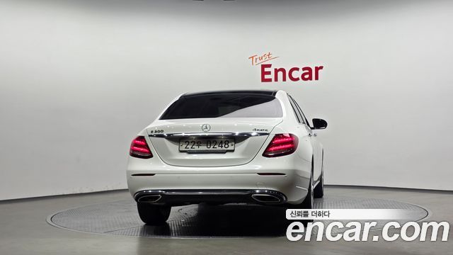 Mercedes-Benz E-Class 2017 — photo 4