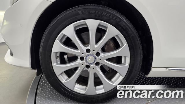 Mercedes-Benz E-Class 2017 — photo 5
