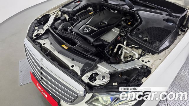 Mercedes-Benz E-Class 2017 — photo 6