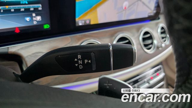 Mercedes-Benz E-Class 2017 — photo 9