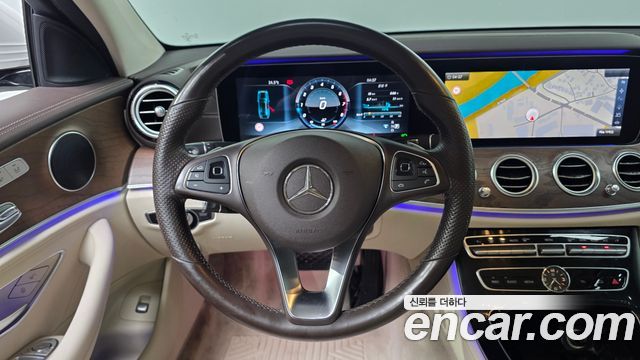 Mercedes-Benz E-Class 2017 — photo 13