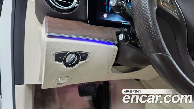 Mercedes-Benz E-Class 2017 — photo 16