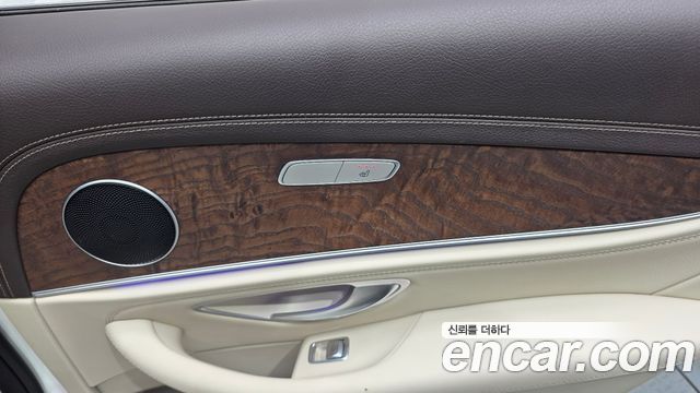 Mercedes-Benz E-Class 2017 — photo 18