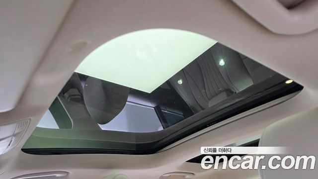 Mercedes-Benz E-Class 2017 — photo 19