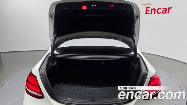 Mercedes-Benz E-Class 2017 — photo 20