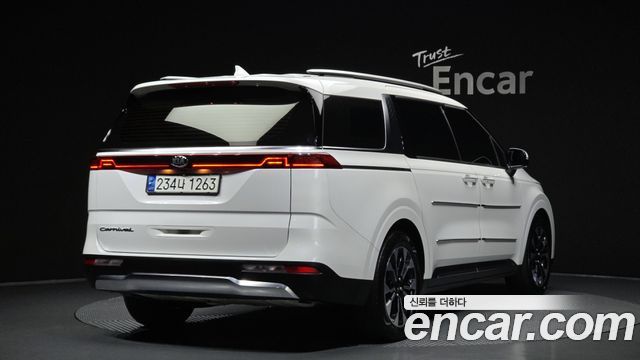 Kia Canival 2021 — photo 2