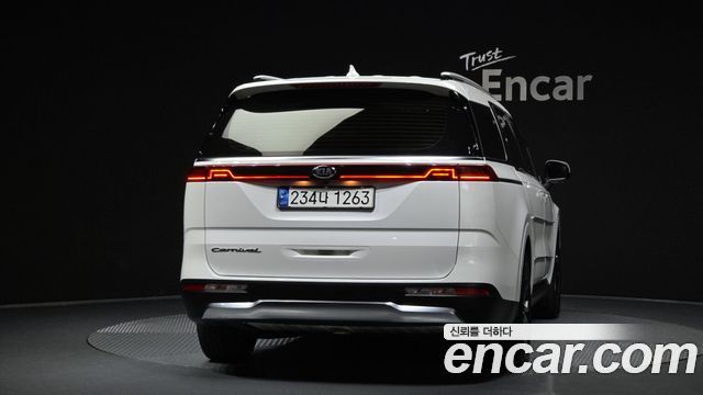 Kia Canival 2021 — photo 4
