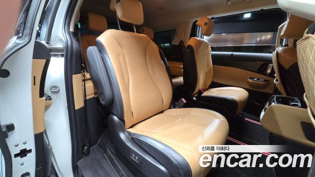 Kia Canival 2021 — photo 17