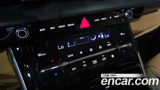 Kia Canival 2021 — photo 24