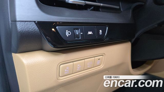 Kia Canival 2021 — photo 28